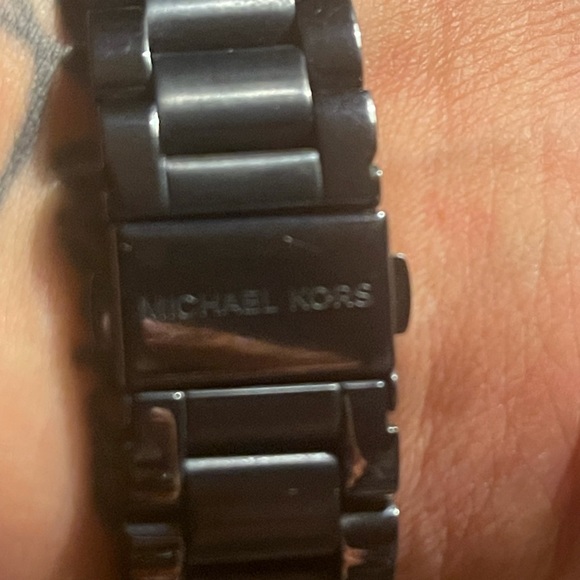 Michael Kors Access “Bradshaw” touchscreen smart watch in navy stainless steel. - Picture 4 of 8